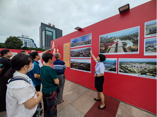 郴州市城乡建设档案馆——开展大型城乡建设主题照片档案展览(图3) image.png