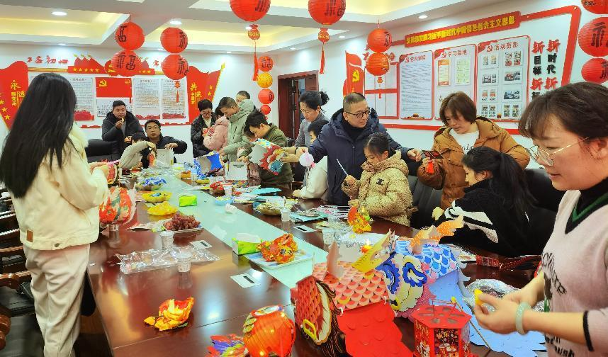 衡阳市城建档案馆工会开展元宵喜乐会•亲子互动DIY手工制作活动(图1) 图片1.png